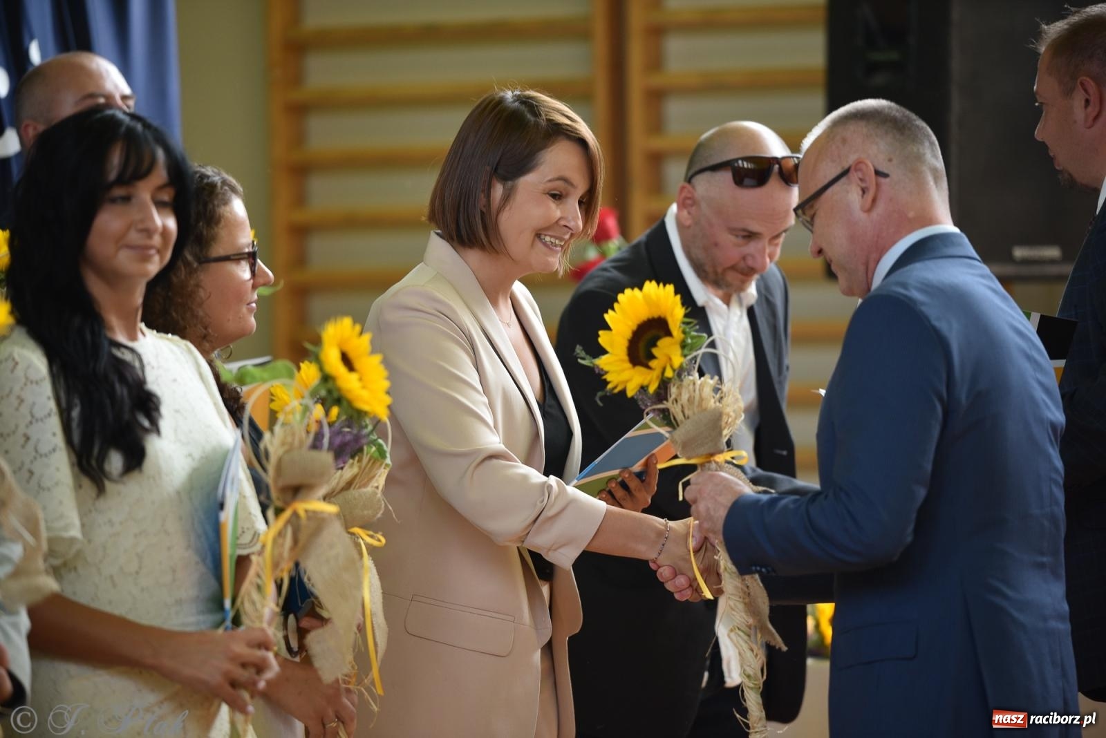 Zdjęcie w galerii na portalu naszraciborz.pl: Po wakacjach zostało tylko wspomnienie. Powiatowa Inauguracja Roku Szkolnego w Ekonomiku [FOTO i WIDEO] wiadomości z regionu