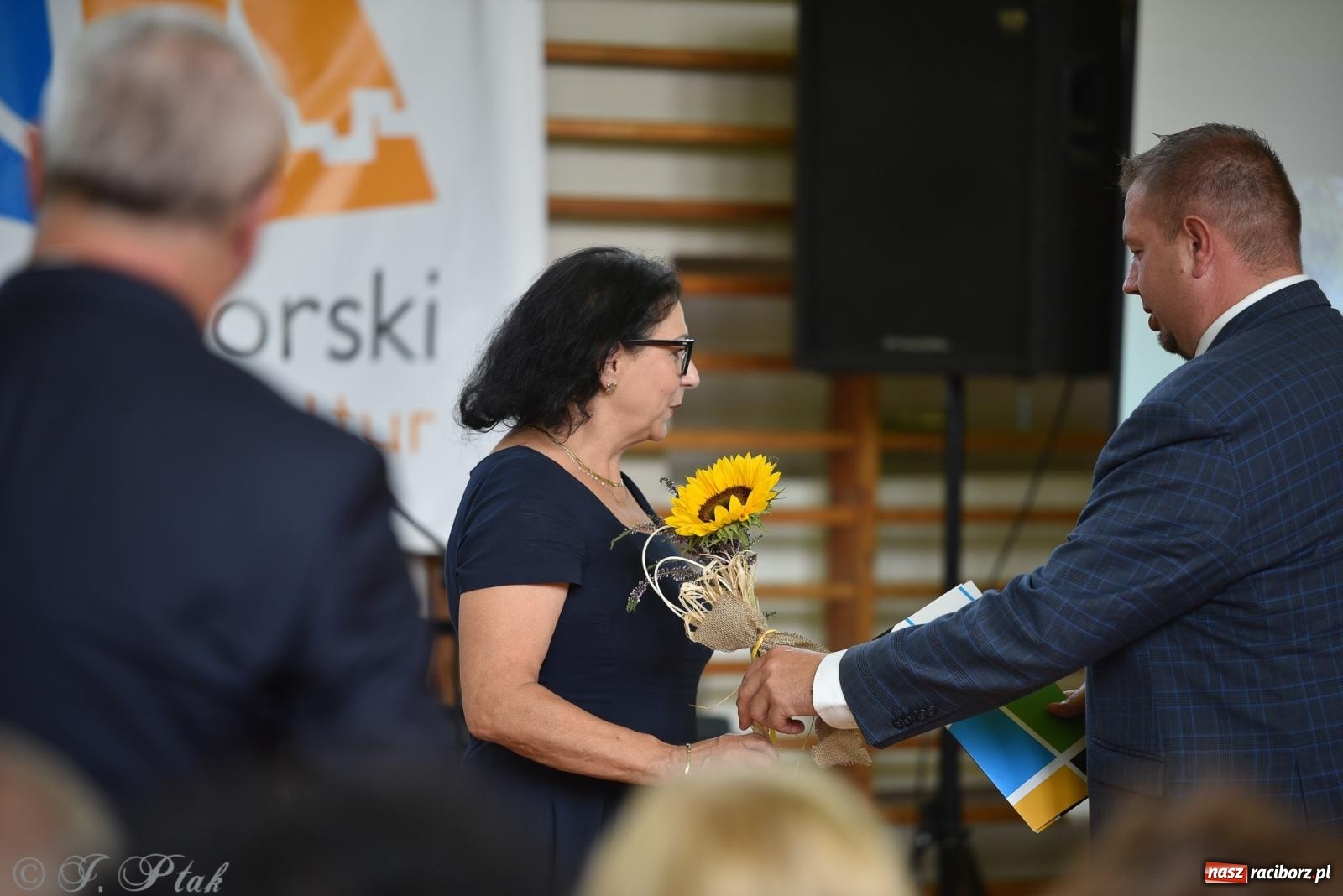 Zdjęcie w galerii na portalu naszraciborz.pl: Po wakacjach zostało tylko wspomnienie. Powiatowa Inauguracja Roku Szkolnego w Ekonomiku [FOTO i WIDEO] wiadomości z regionu