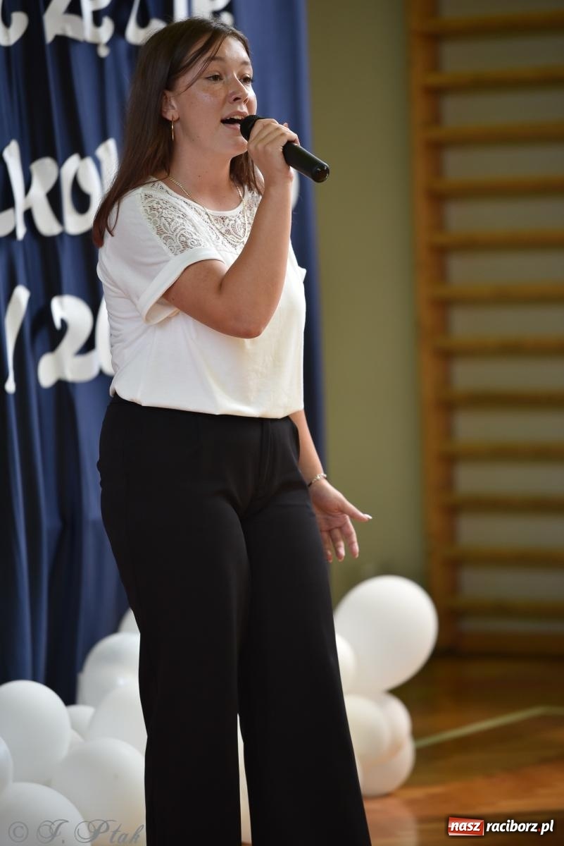 Zdjęcie w galerii na portalu naszraciborz.pl: Po wakacjach zostało tylko wspomnienie. Powiatowa Inauguracja Roku Szkolnego w Ekonomiku [FOTO i WIDEO] wiadomości z regionu