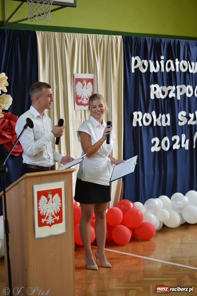 Zdjęcie w galerii na portalu naszraciborz.pl: Po wakacjach zostało tylko wspomnienie. Powiatowa Inauguracja Roku Szkolnego w Ekonomiku [FOTO i WIDEO] wiadomości z regionu