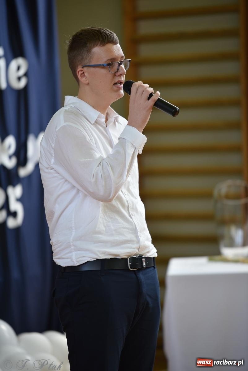 Zdjęcie w galerii na portalu naszraciborz.pl: Po wakacjach zostało tylko wspomnienie. Powiatowa Inauguracja Roku Szkolnego w Ekonomiku [FOTO i WIDEO] wiadomości z regionu