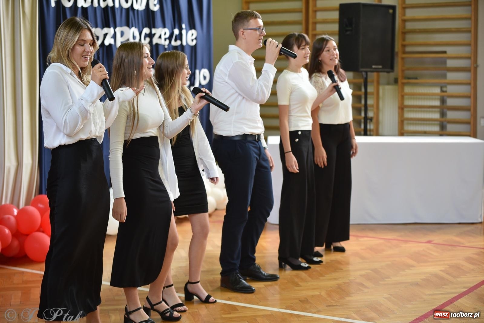 Zdjęcie w galerii na portalu naszraciborz.pl: Po wakacjach zostało tylko wspomnienie. Powiatowa Inauguracja Roku Szkolnego w Ekonomiku [FOTO i WIDEO] wiadomości z regionu