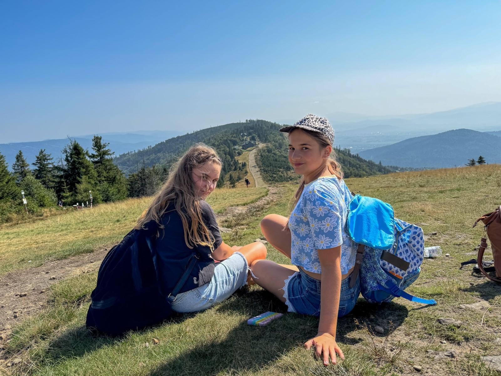 Zdjęcie w galerii na portalu naszraciborz.pl: Zespoły folklorystyczne z Raciborza i czeskiej Opawy na wspólnej wycieczce w Beskidzie Śląskim wiadomości z regionu