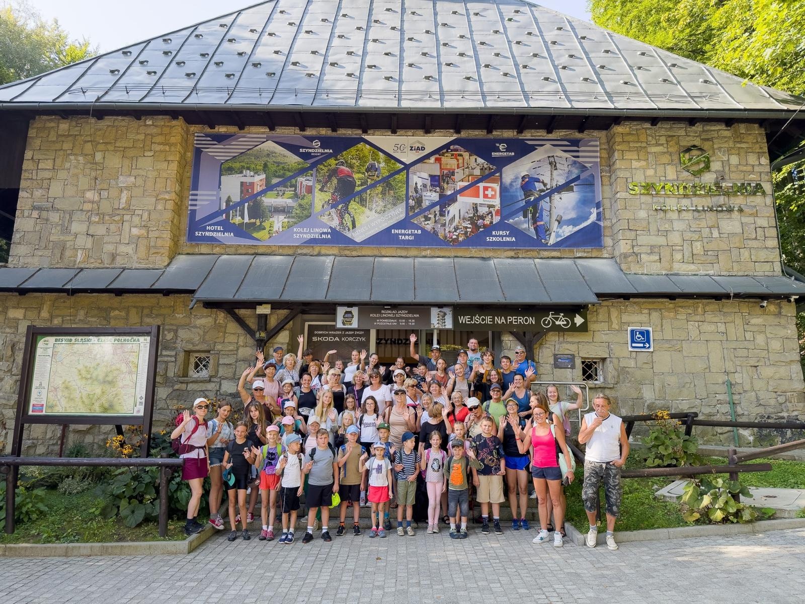 Zdjęcie w galerii na portalu naszraciborz.pl: Zespoły folklorystyczne z Raciborza i czeskiej Opawy na wspólnej wycieczce w Beskidzie Śląskim wiadomości z regionu