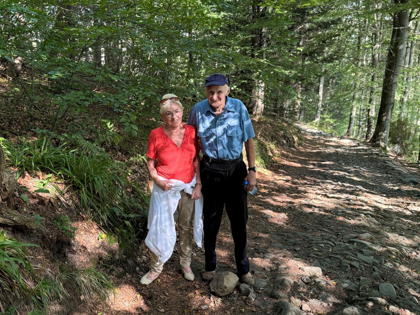 Zdjęcie w galerii na portalu naszraciborz.pl: Zespoły folklorystyczne z Raciborza i czeskiej Opawy na wspólnej wycieczce w Beskidzie Śląskim wiadomości z regionu