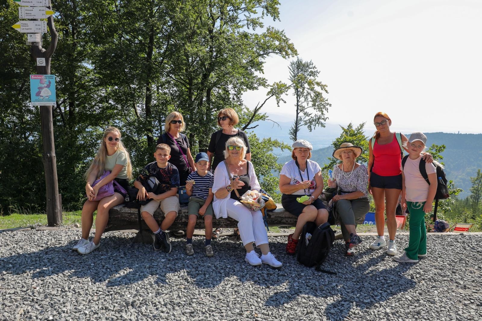 Zdjęcie w galerii na portalu naszraciborz.pl: Zespoły folklorystyczne z Raciborza i czeskiej Opawy na wspólnej wycieczce w Beskidzie Śląskim wiadomości z regionu