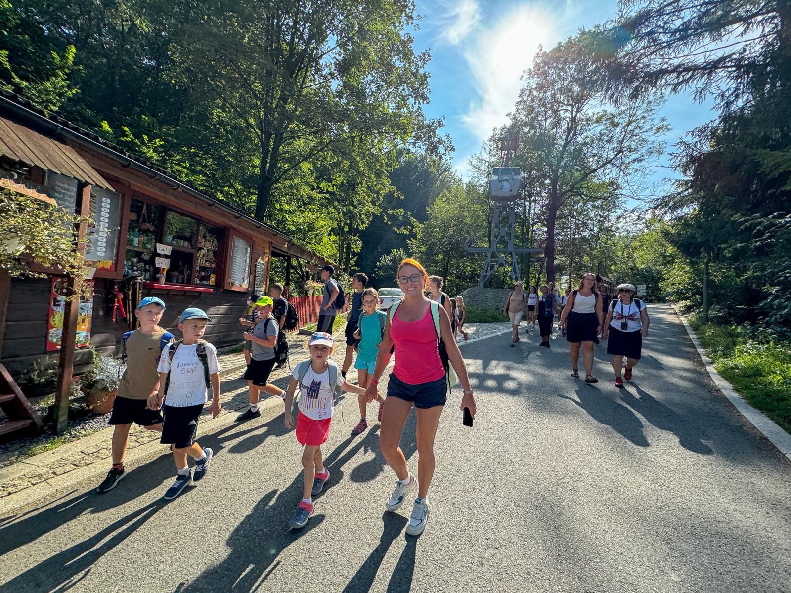Zdjęcie w galerii na portalu naszraciborz.pl: Zespoły folklorystyczne z Raciborza i czeskiej Opawy na wspólnej wycieczce w Beskidzie Śląskim wiadomości z regionu