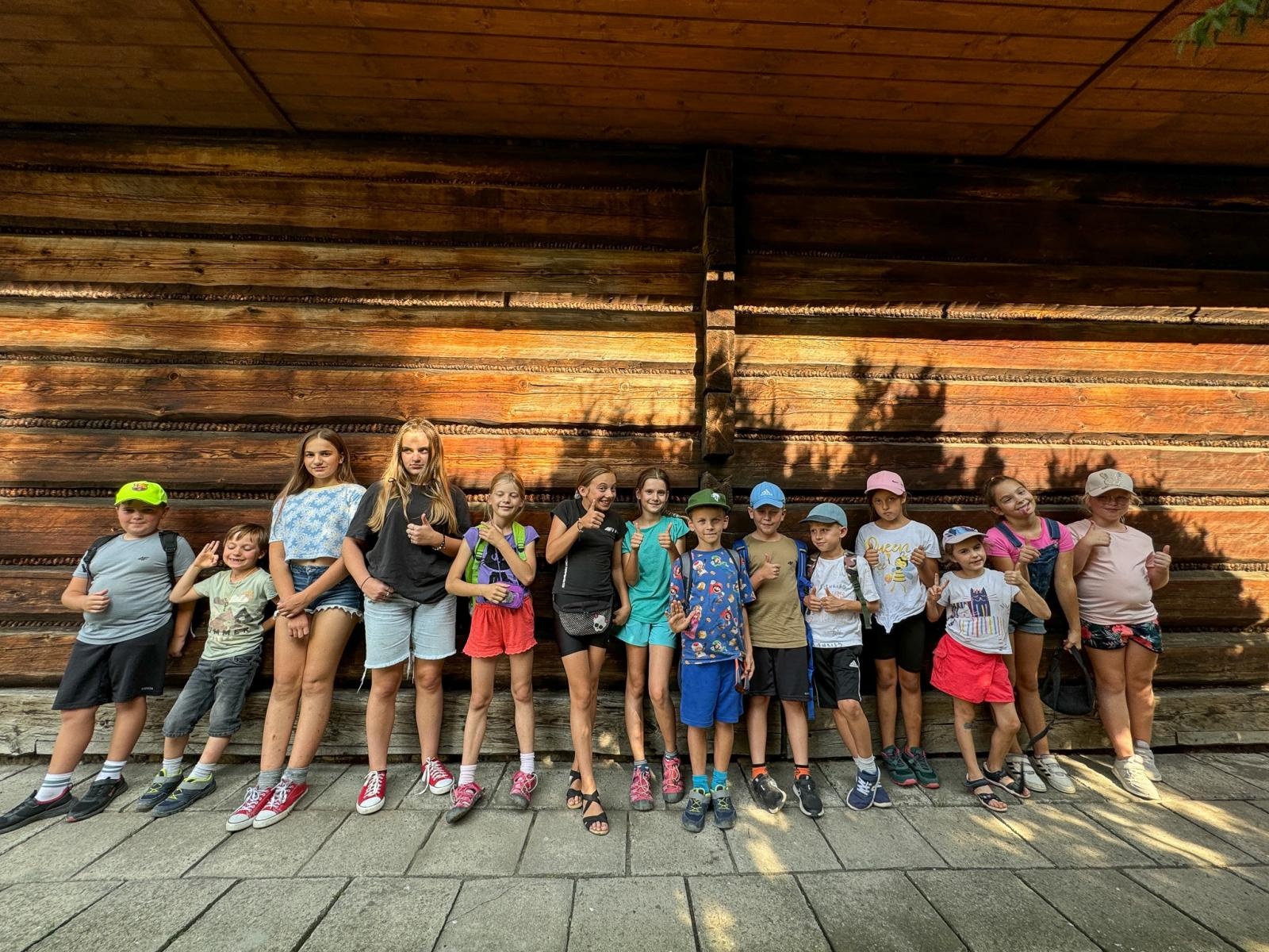 Zdjęcie w galerii na portalu naszraciborz.pl: Zespoły folklorystyczne z Raciborza i czeskiej Opawy na wspólnej wycieczce w Beskidzie Śląskim wiadomości z regionu