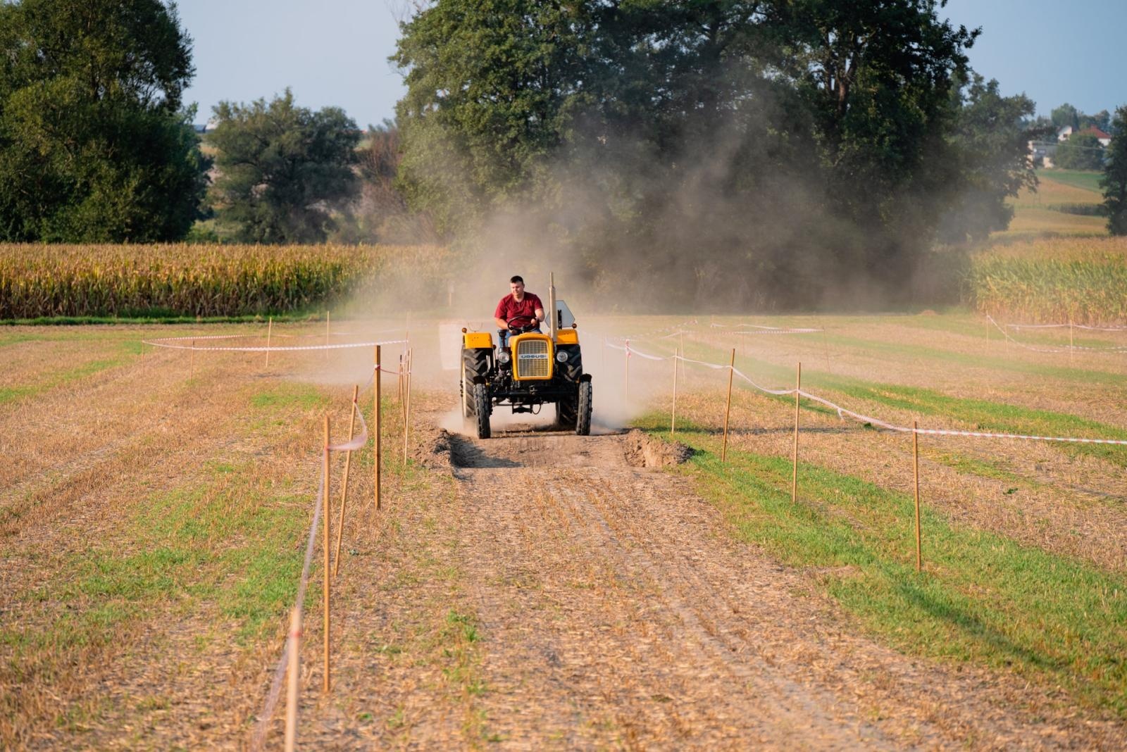 Zdjęcie w galerii na portalu naszraciborz.pl: Zmagania rolniczych potworów w Bolesławiu! Traktory na start podczas dożynek gminnych wiadomości z regionu