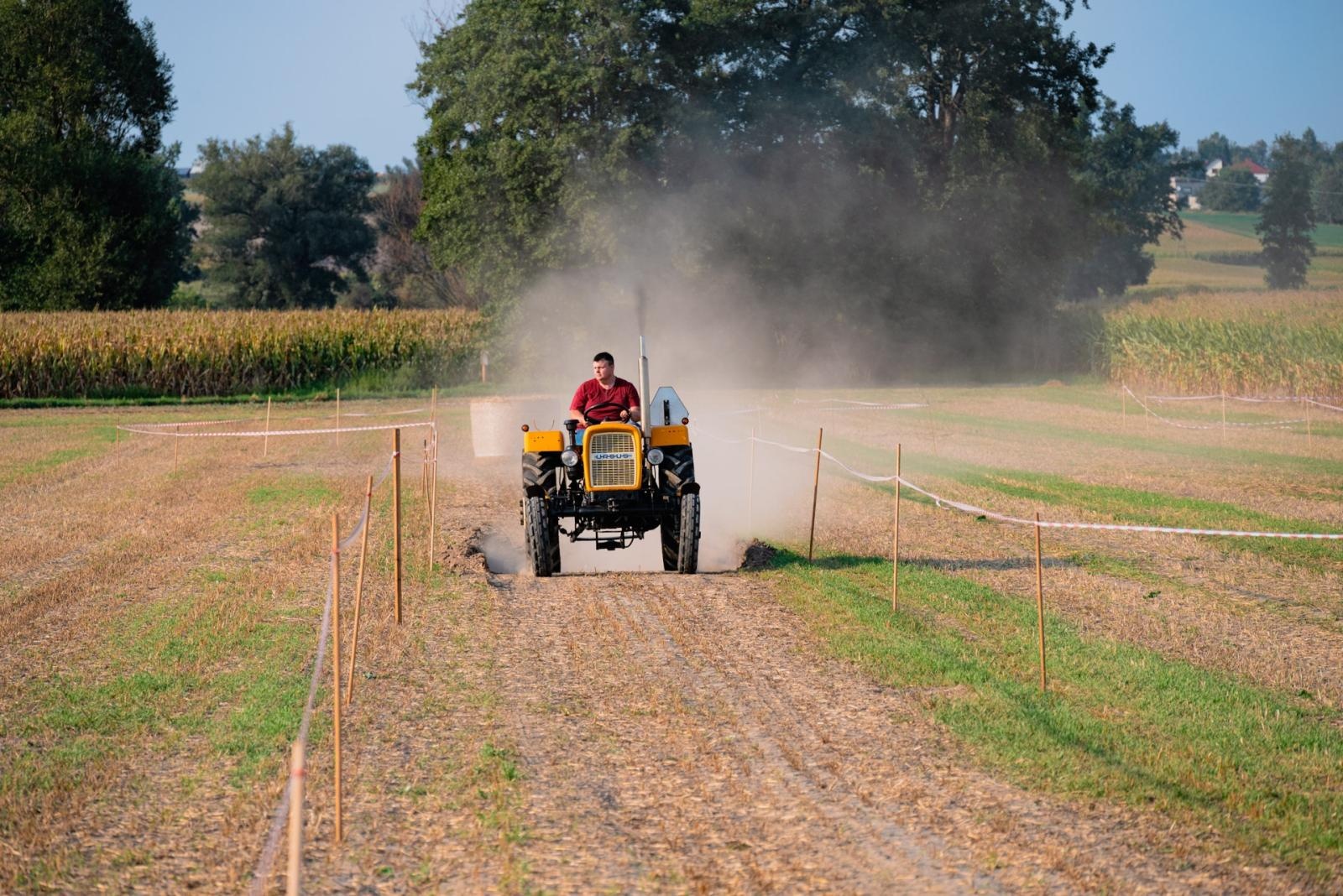 Zdjęcie w galerii na portalu naszraciborz.pl: Zmagania rolniczych potworów w Bolesławiu! Traktory na start podczas dożynek gminnych wiadomości z regionu
