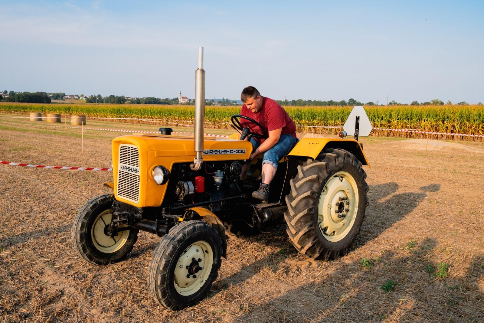 Zdjęcie w galerii na portalu naszraciborz.pl: Zmagania rolniczych potworów w Bolesławiu! Traktory na start podczas dożynek gminnych wiadomości z regionu