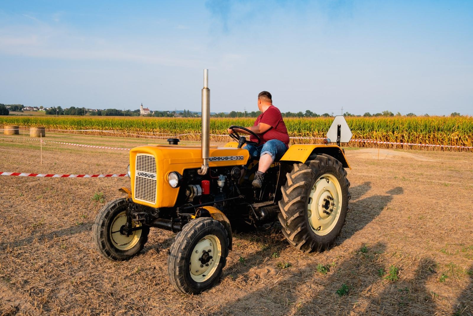Zdjęcie w galerii na portalu naszraciborz.pl: Zmagania rolniczych potworów w Bolesławiu! Traktory na start podczas dożynek gminnych wiadomości z regionu