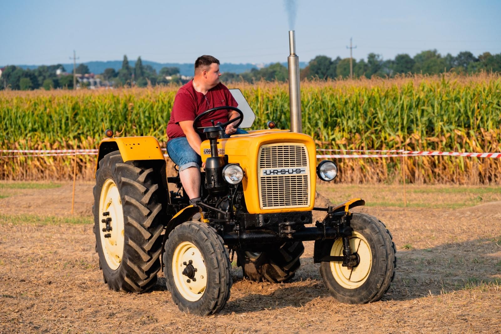 Zdjęcie w galerii na portalu naszraciborz.pl: Zmagania rolniczych potworów w Bolesławiu! Traktory na start podczas dożynek gminnych wiadomości z regionu