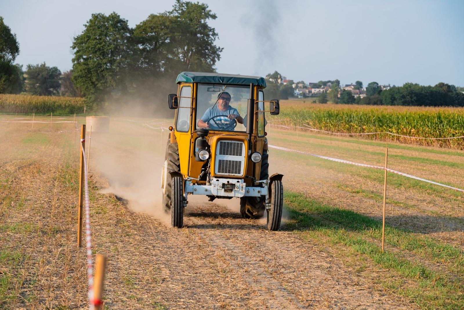 Zdjęcie w galerii na portalu naszraciborz.pl: Zmagania rolniczych potworów w Bolesławiu! Traktory na start podczas dożynek gminnych wiadomości z regionu