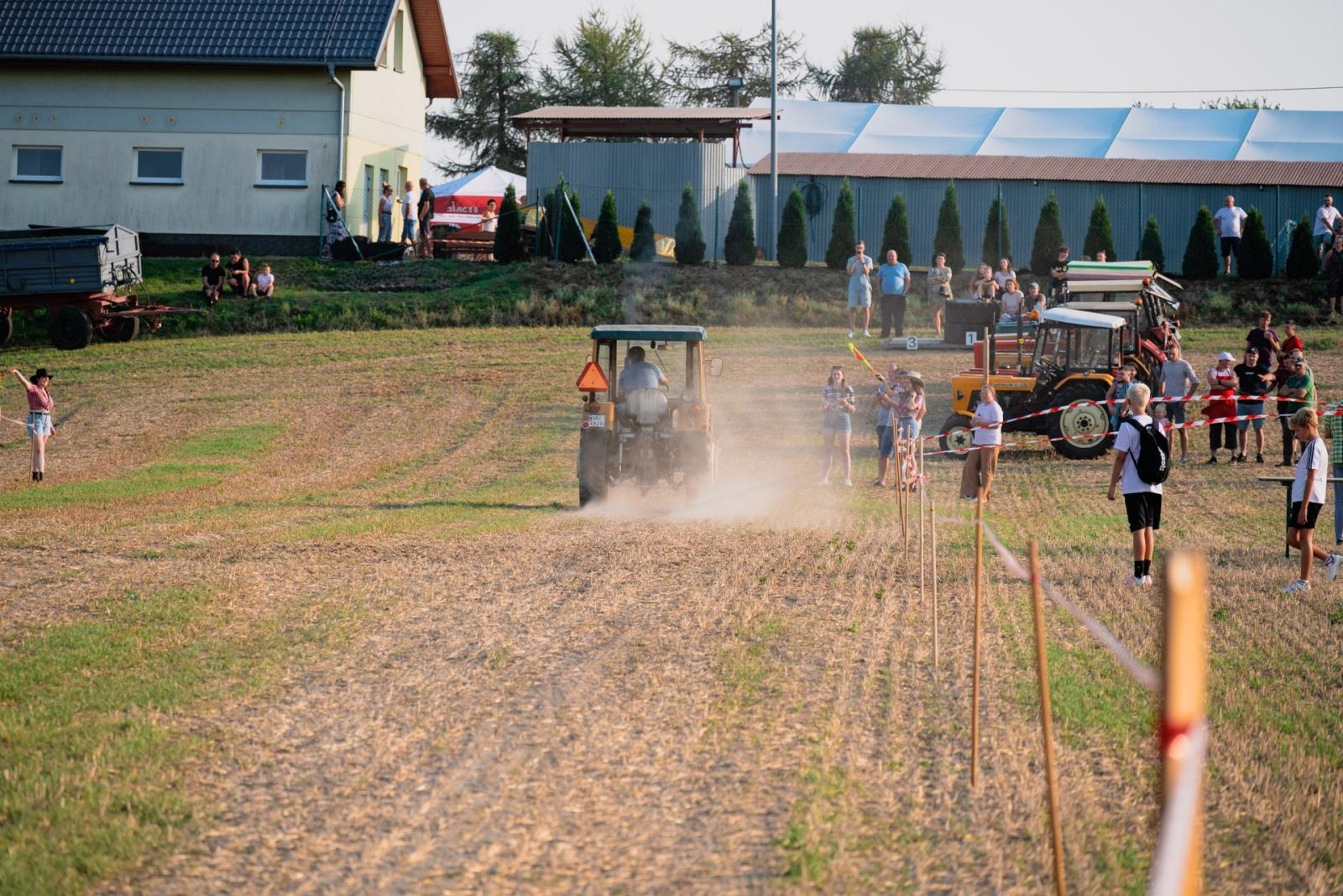 Zdjęcie w galerii na portalu naszraciborz.pl: Zmagania rolniczych potworów w Bolesławiu! Traktory na start podczas dożynek gminnych wiadomości z regionu