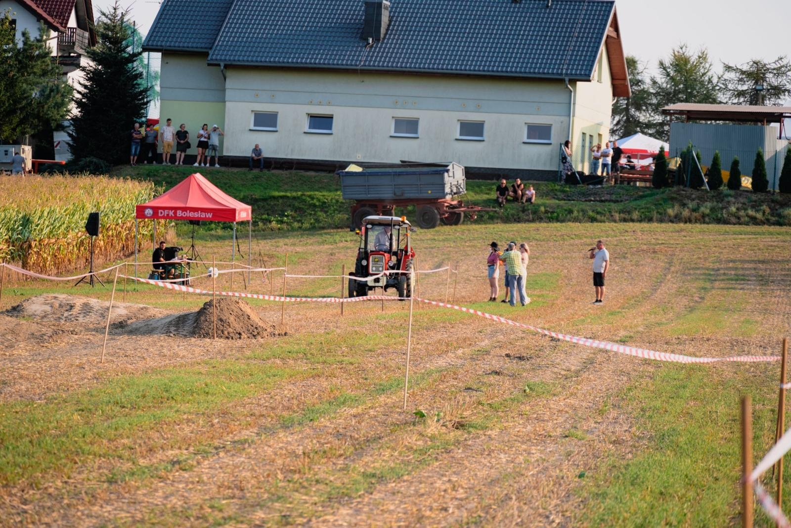Zdjęcie w galerii na portalu naszraciborz.pl: Zmagania rolniczych potworów w Bolesławiu! Traktory na start podczas dożynek gminnych wiadomości z regionu