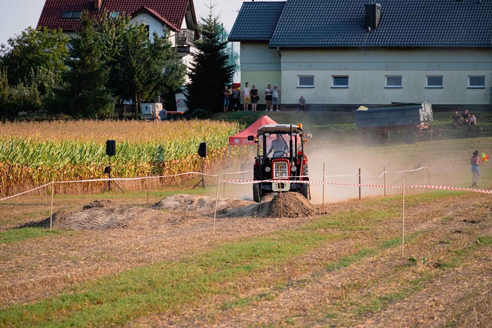Zdjęcie w galerii na portalu naszraciborz.pl: Zmagania rolniczych potworów w Bolesławiu! Traktory na start podczas dożynek gminnych wiadomości z regionu