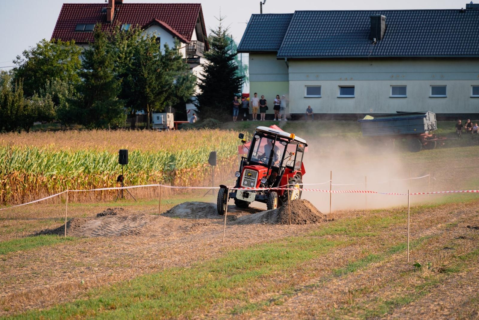 Zdjęcie w galerii na portalu naszraciborz.pl: Zmagania rolniczych potworów w Bolesławiu! Traktory na start podczas dożynek gminnych wiadomości z regionu