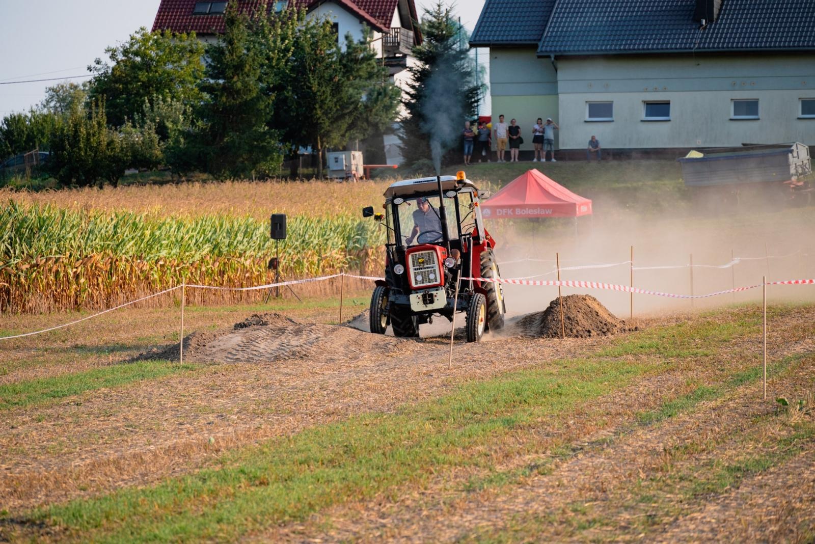 Zdjęcie w galerii na portalu naszraciborz.pl: Zmagania rolniczych potworów w Bolesławiu! Traktory na start podczas dożynek gminnych wiadomości z regionu