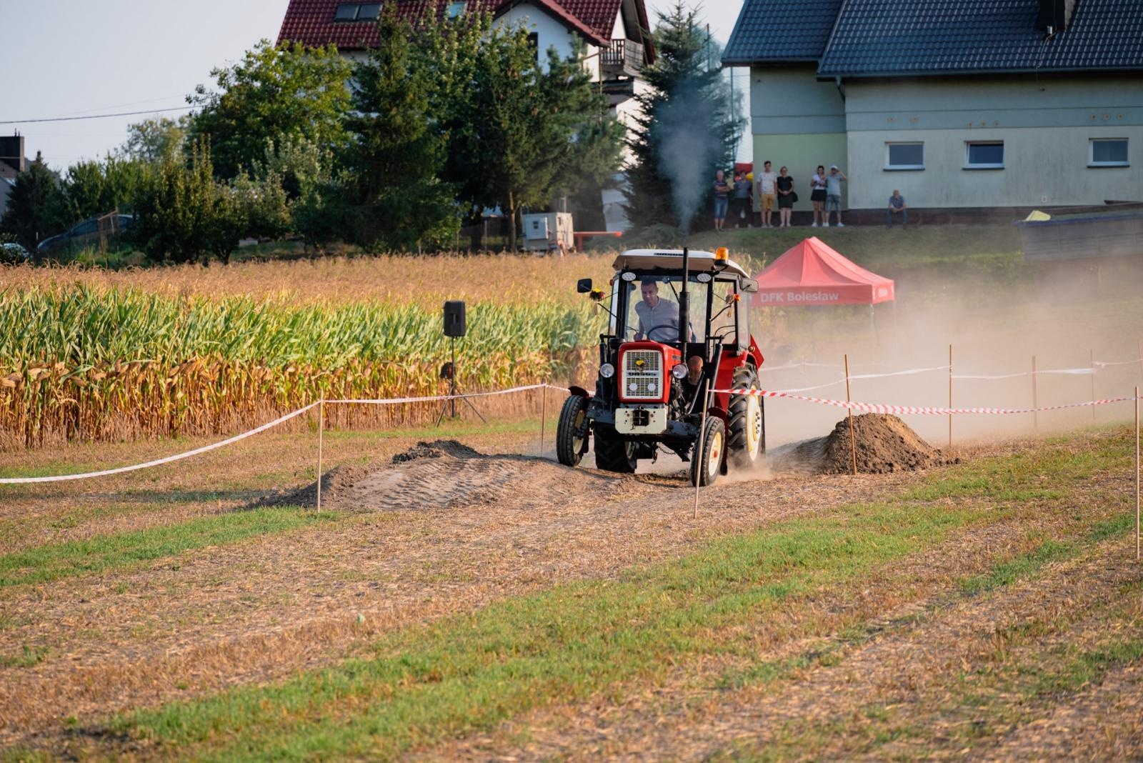 Zdjęcie w galerii na portalu naszraciborz.pl: Zmagania rolniczych potworów w Bolesławiu! Traktory na start podczas dożynek gminnych wiadomości z regionu