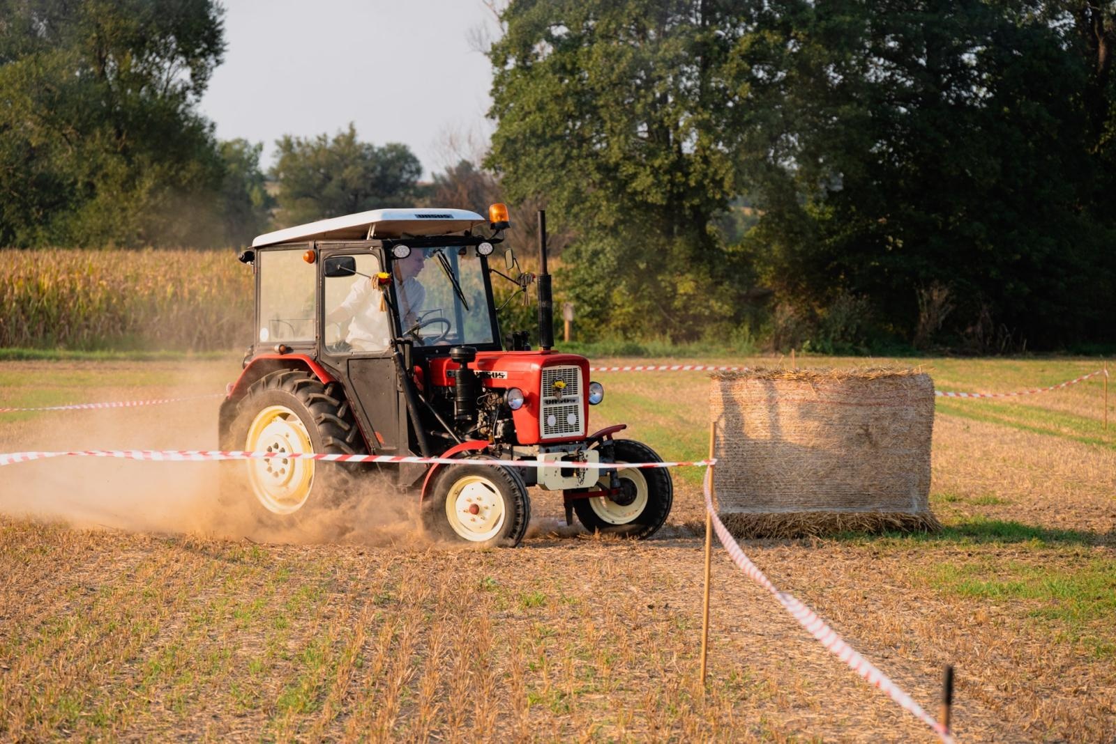 Zdjęcie w galerii na portalu naszraciborz.pl: Zmagania rolniczych potworów w Bolesławiu! Traktory na start podczas dożynek gminnych wiadomości z regionu