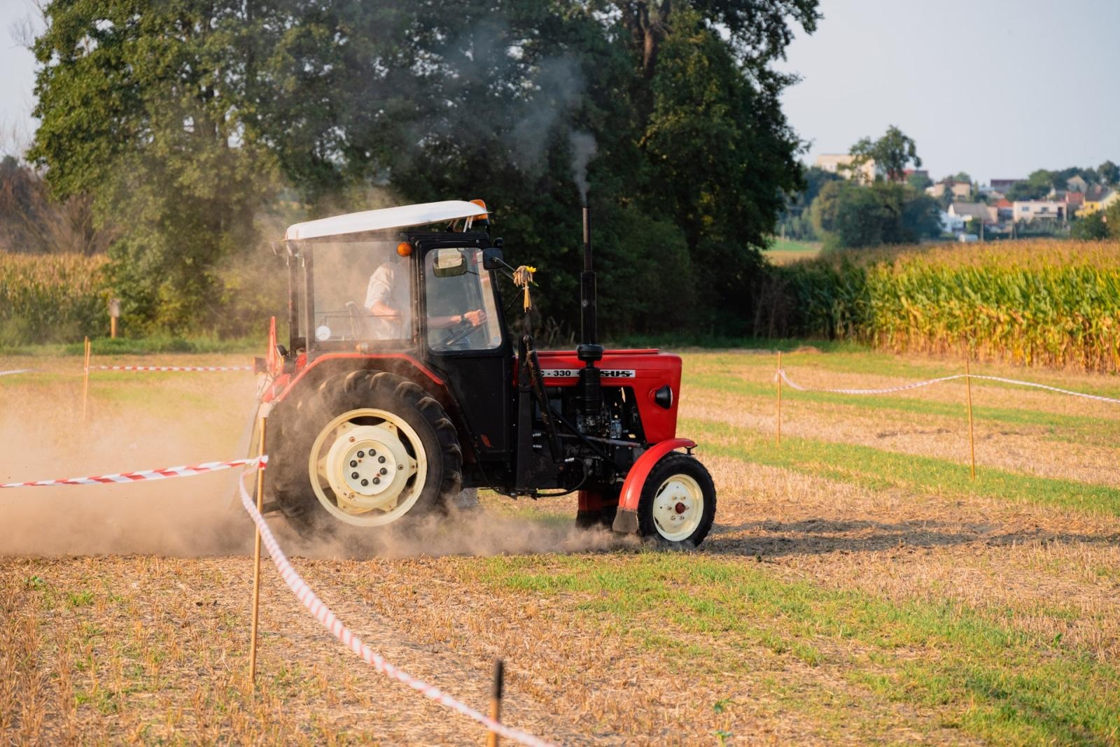 Zdjęcie w galerii na portalu naszraciborz.pl: Zmagania rolniczych potworów w Bolesławiu! Traktory na start podczas dożynek gminnych wiadomości z regionu