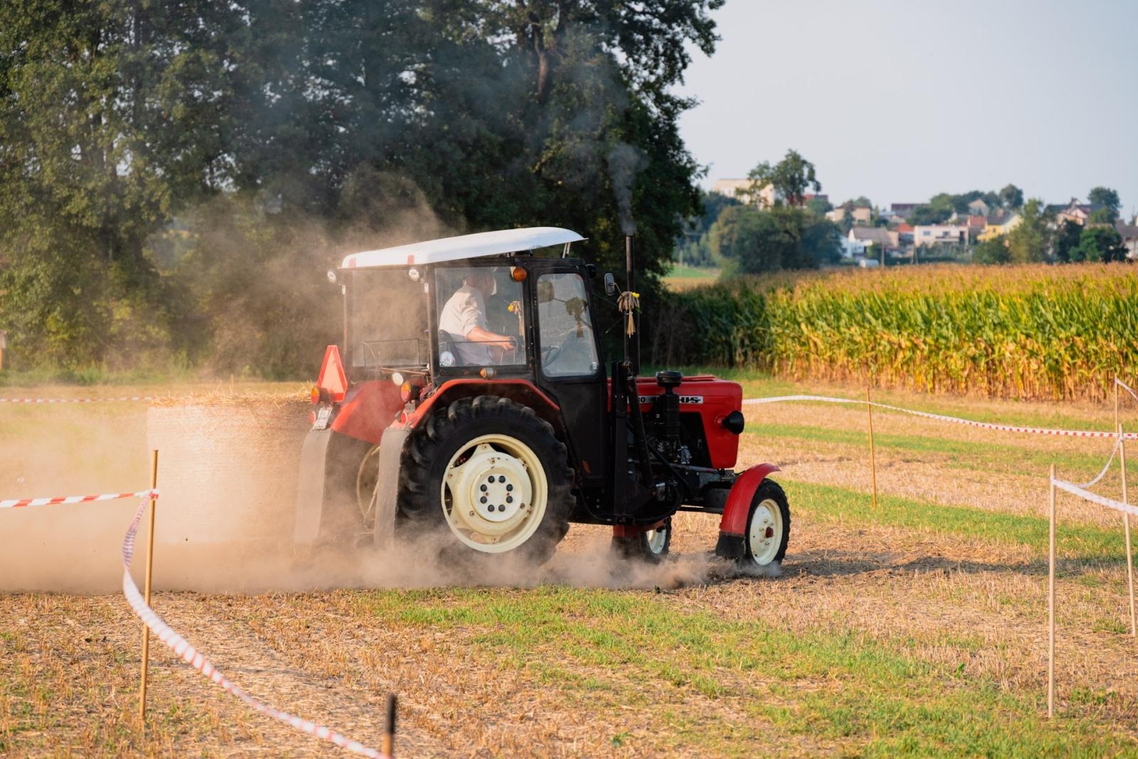 Zdjęcie w galerii na portalu naszraciborz.pl: Zmagania rolniczych potworów w Bolesławiu! Traktory na start podczas dożynek gminnych wiadomości z regionu