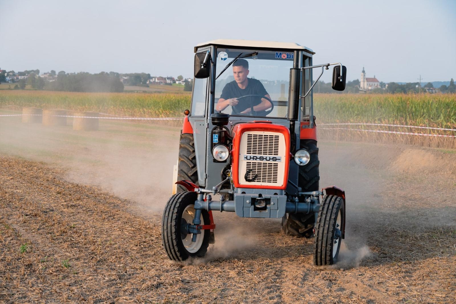 Zdjęcie w galerii na portalu naszraciborz.pl: Zmagania rolniczych potworów w Bolesławiu! Traktory na start podczas dożynek gminnych wiadomości z regionu