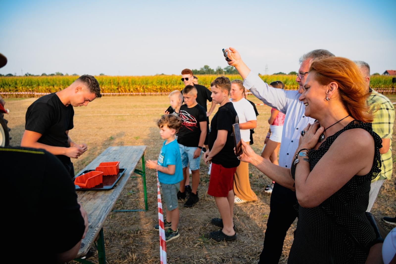 Zdjęcie w galerii na portalu naszraciborz.pl: Zmagania rolniczych potworów w Bolesławiu! Traktory na start podczas dożynek gminnych wiadomości z regionu