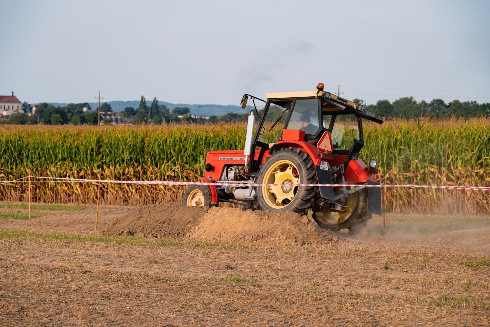 Zdjęcie w galerii na portalu naszraciborz.pl: Zmagania rolniczych potworów w Bolesławiu! Traktory na start podczas dożynek gminnych wiadomości z regionu