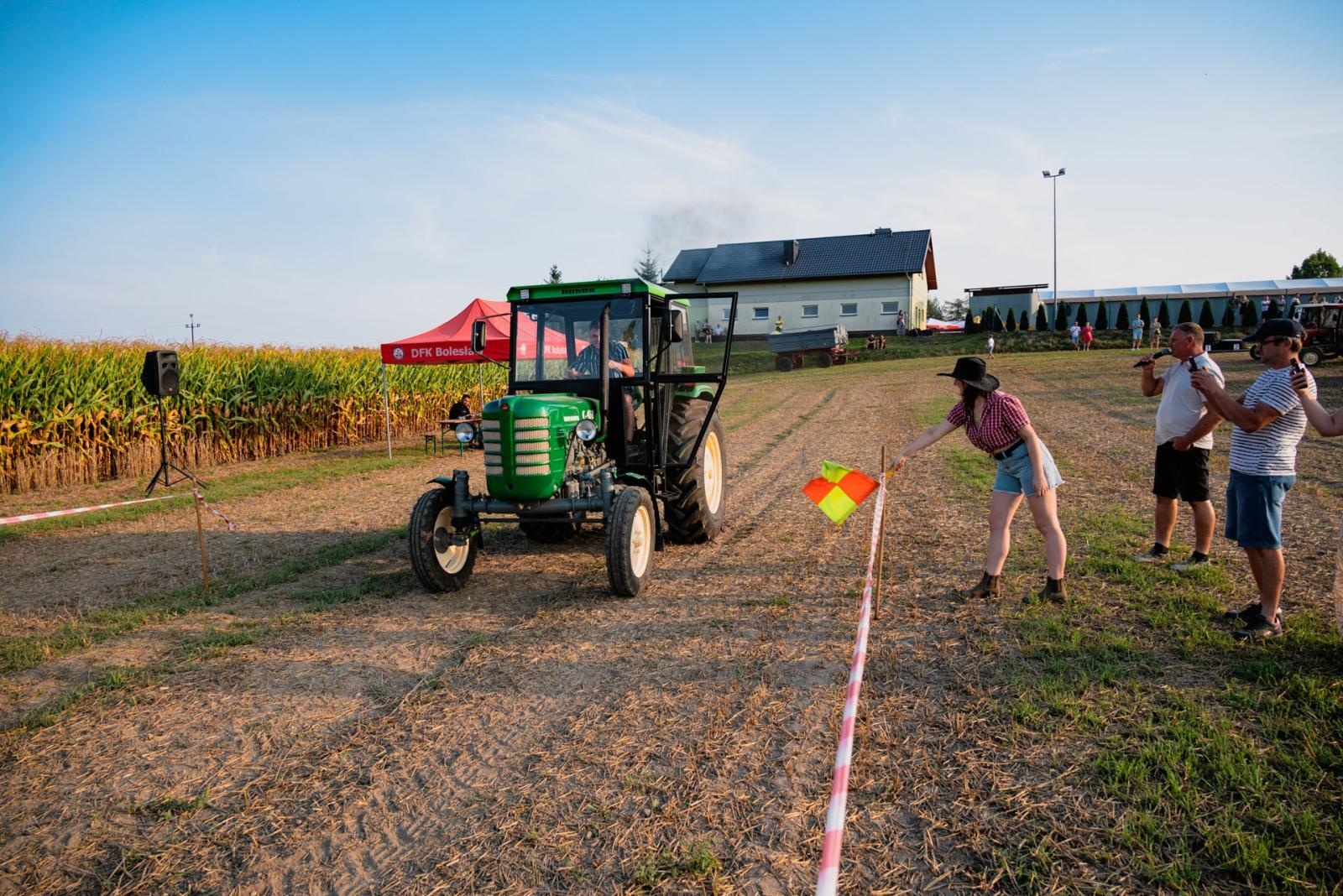 Zdjęcie w galerii na portalu naszraciborz.pl: Zmagania rolniczych potworów w Bolesławiu! Traktory na start podczas dożynek gminnych wiadomości z regionu