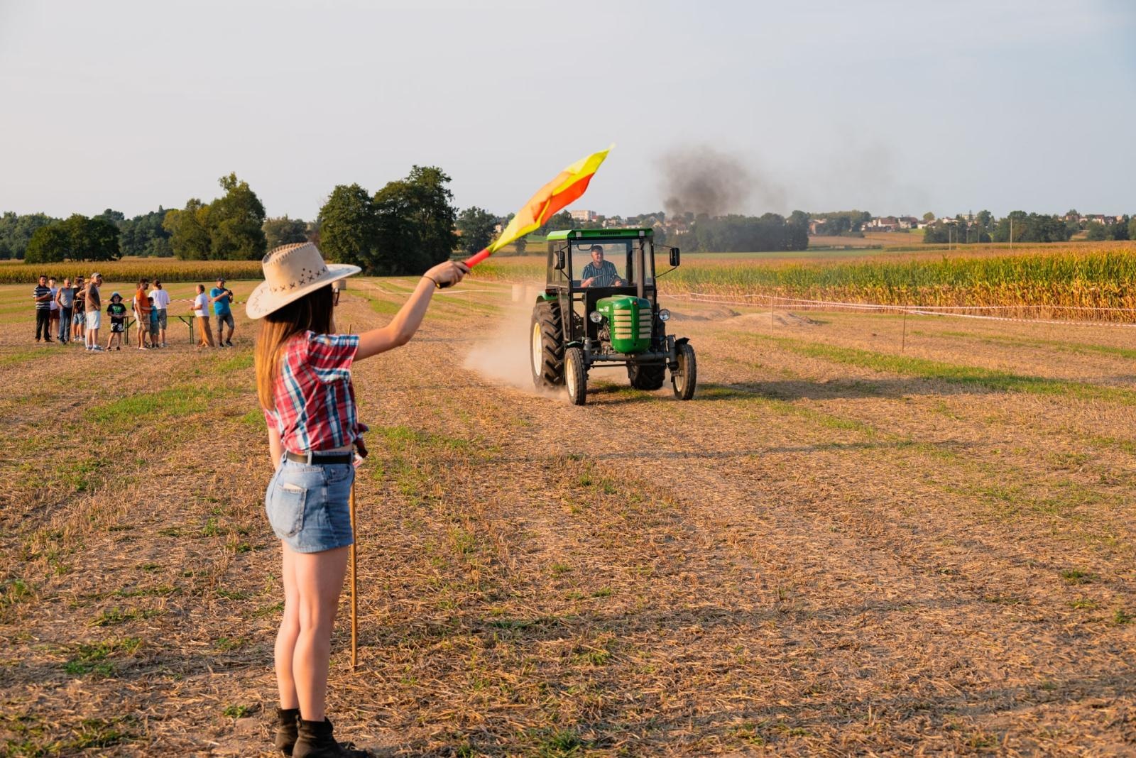 Zdjęcie w galerii na portalu naszraciborz.pl: Zmagania rolniczych potworów w Bolesławiu! Traktory na start podczas dożynek gminnych wiadomości z regionu