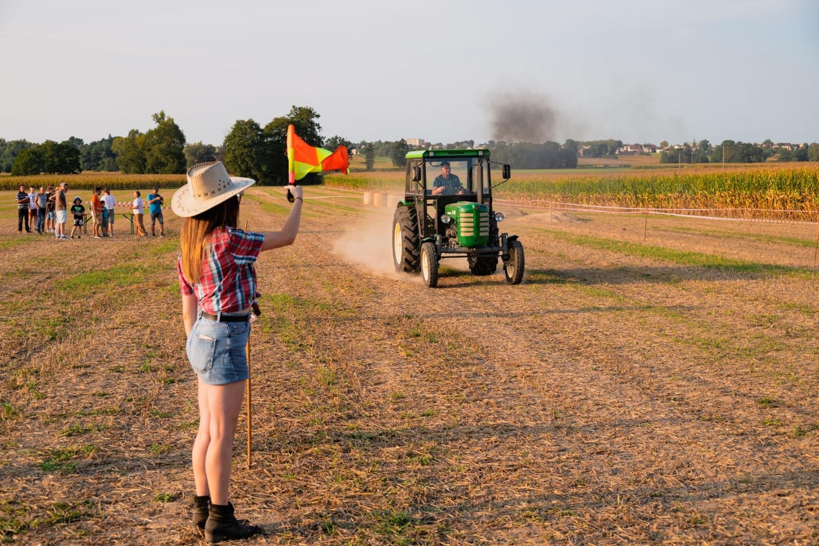 Zdjęcie w galerii na portalu naszraciborz.pl: Zmagania rolniczych potworów w Bolesławiu! Traktory na start podczas dożynek gminnych wiadomości z regionu
