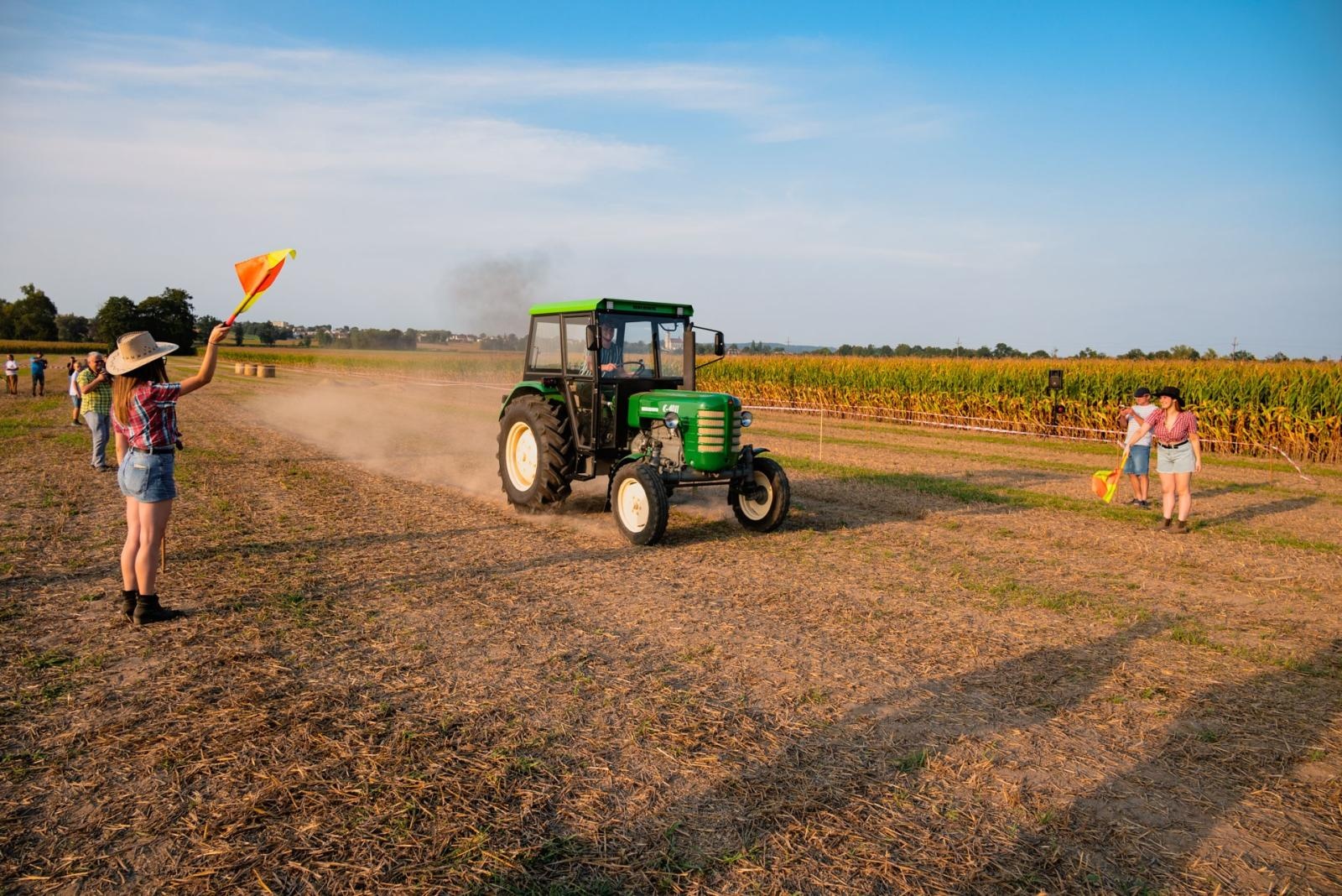 Zdjęcie w galerii na portalu naszraciborz.pl: Zmagania rolniczych potworów w Bolesławiu! Traktory na start podczas dożynek gminnych wiadomości z regionu