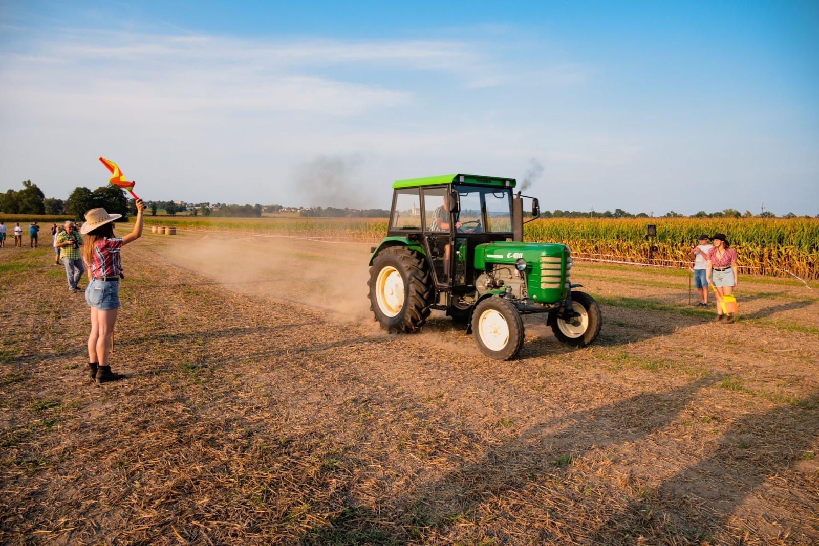 Zdjęcie w galerii na portalu naszraciborz.pl: Zmagania rolniczych potworów w Bolesławiu! Traktory na start podczas dożynek gminnych wiadomości z regionu
