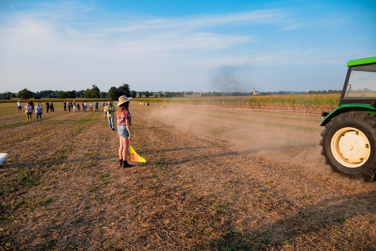 Zdjęcie w galerii na portalu naszraciborz.pl: Zmagania rolniczych potworów w Bolesławiu! Traktory na start podczas dożynek gminnych wiadomości z regionu