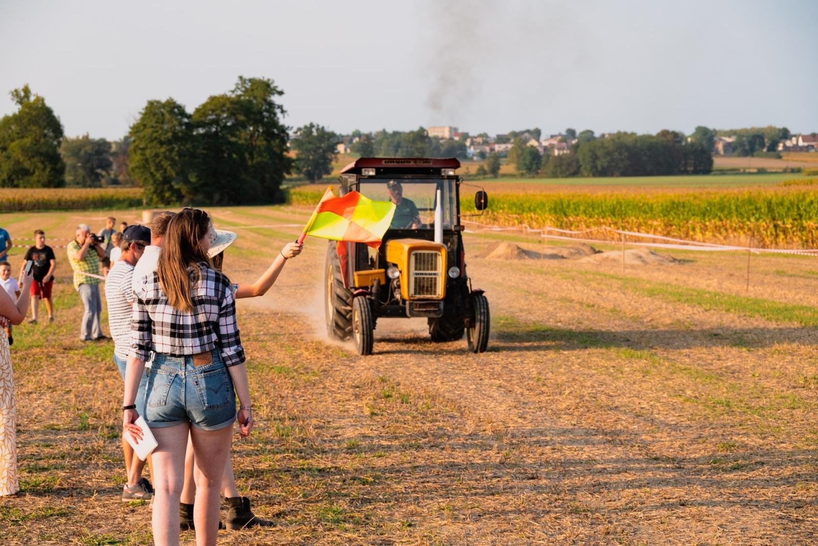 Zdjęcie w galerii na portalu naszraciborz.pl: Zmagania rolniczych potworów w Bolesławiu! Traktory na start podczas dożynek gminnych wiadomości z regionu