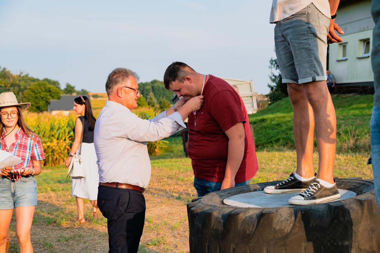Zdjęcie w galerii na portalu naszraciborz.pl: Zmagania rolniczych potworów w Bolesławiu! Traktory na start podczas dożynek gminnych wiadomości z regionu
