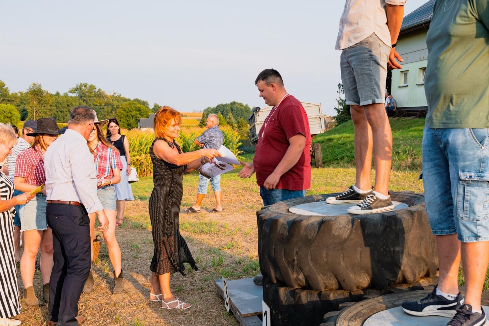 Zdjęcie w galerii na portalu naszraciborz.pl: Zmagania rolniczych potworów w Bolesławiu! Traktory na start podczas dożynek gminnych wiadomości z regionu