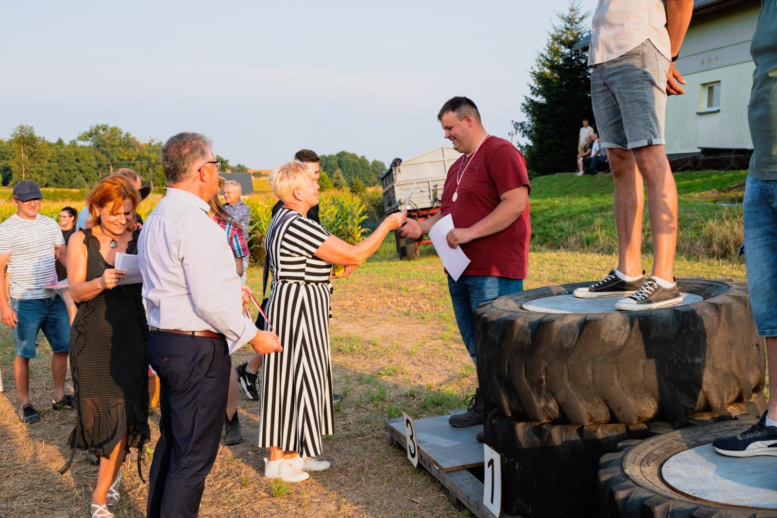 Zdjęcie w galerii na portalu naszraciborz.pl: Zmagania rolniczych potworów w Bolesławiu! Traktory na start podczas dożynek gminnych wiadomości z regionu