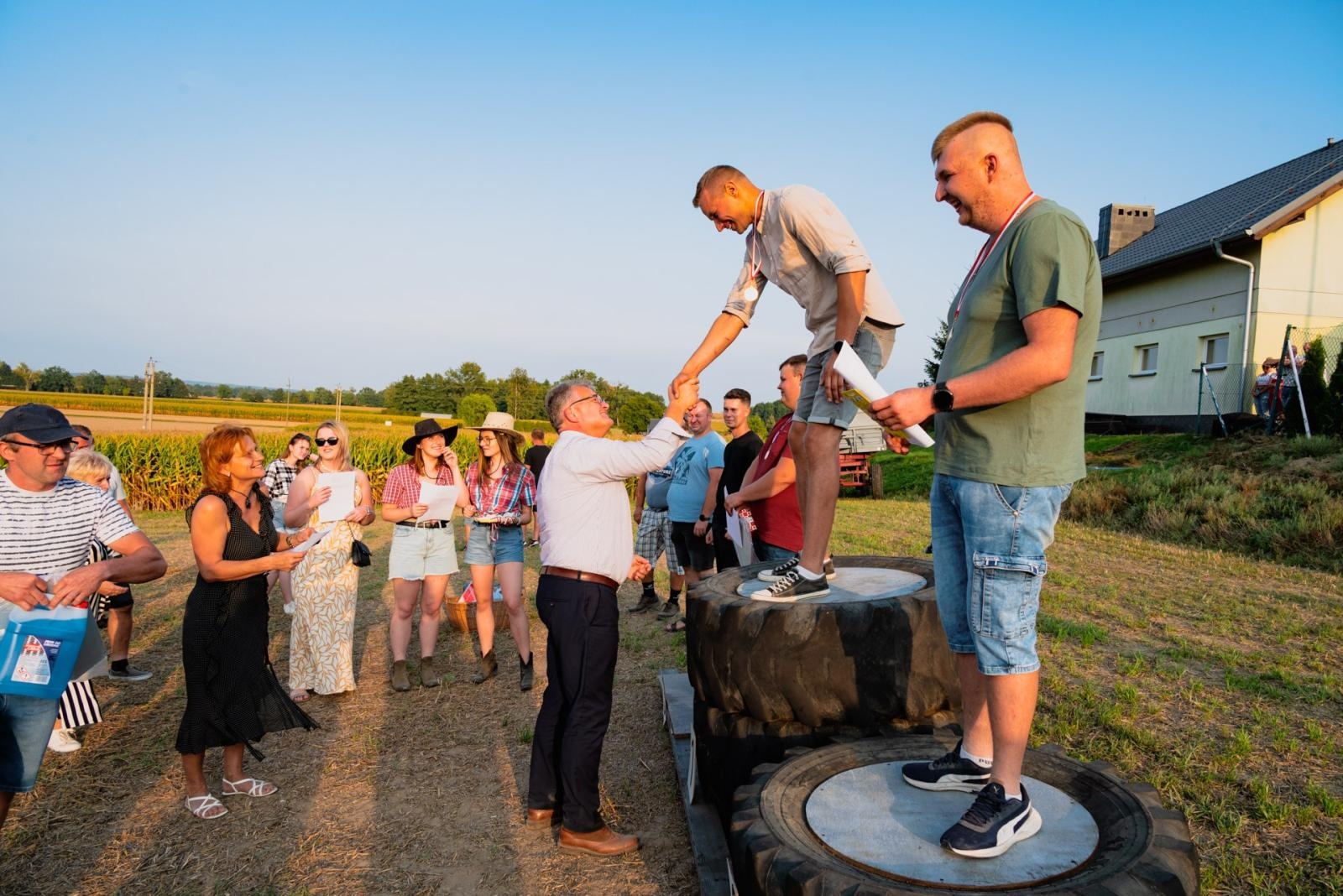 Zdjęcie w galerii na portalu naszraciborz.pl: Zmagania rolniczych potworów w Bolesławiu! Traktory na start podczas dożynek gminnych wiadomości z regionu