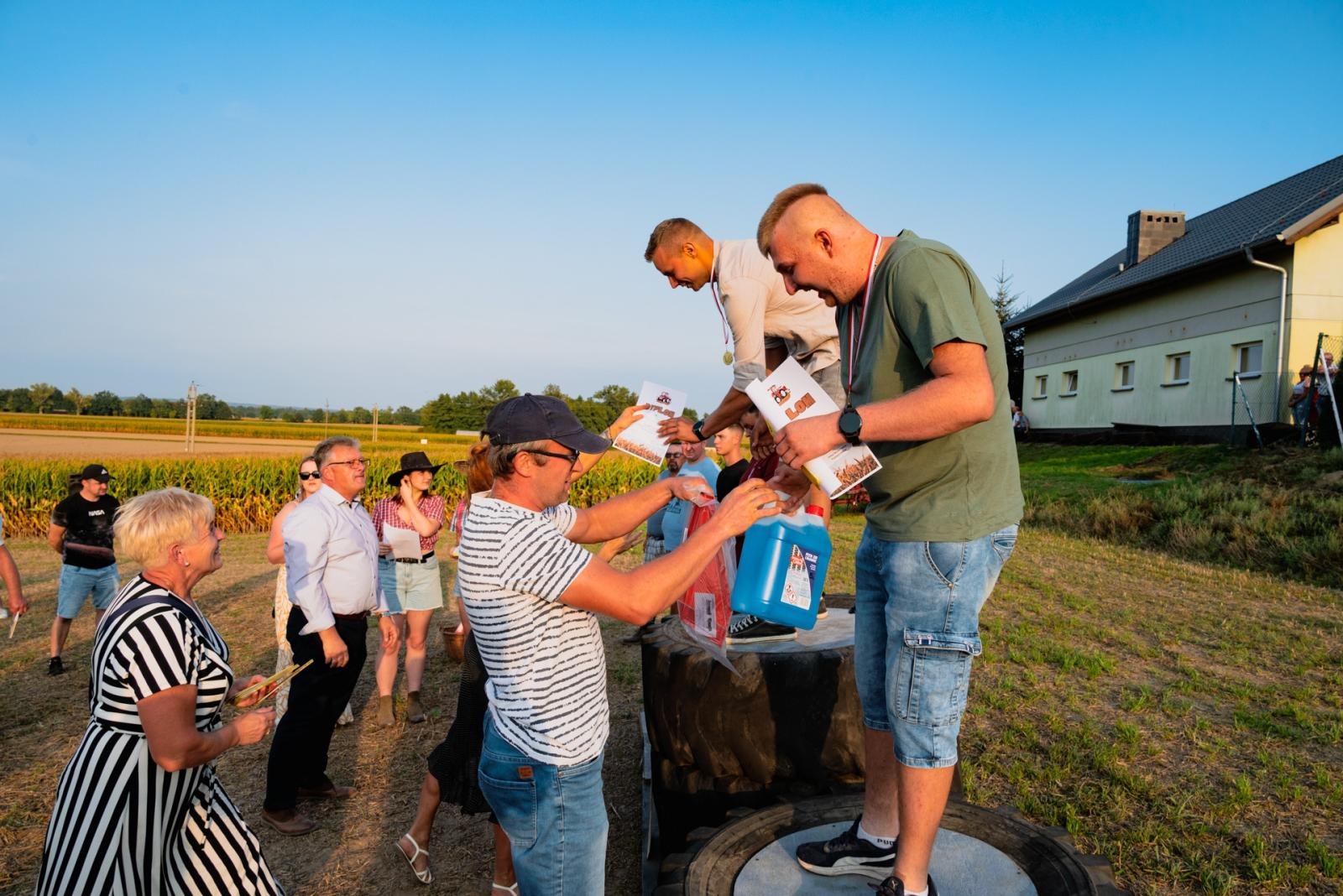 Zdjęcie w galerii na portalu naszraciborz.pl: Zmagania rolniczych potworów w Bolesławiu! Traktory na start podczas dożynek gminnych wiadomości z regionu