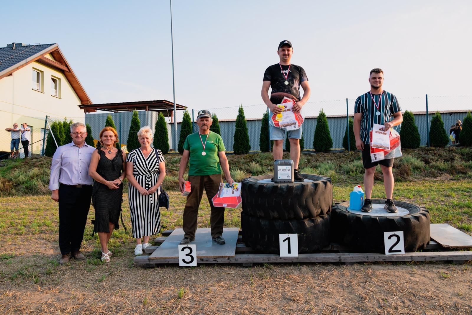 Zdjęcie w galerii na portalu naszraciborz.pl: Zmagania rolniczych potworów w Bolesławiu! Traktory na start podczas dożynek gminnych wiadomości z regionu