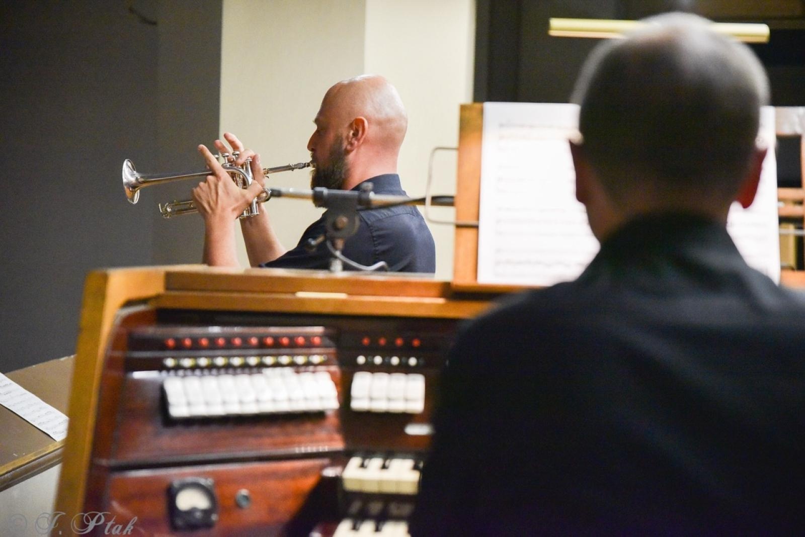 Zdjęcie w galerii na portalu naszraciborz.pl: Muzyka organowa i trąbka na XXXVII Dniach Muzyki Organowej i Kameralnej im. H. Klai – relacja z koncertu wiadomości z regionu