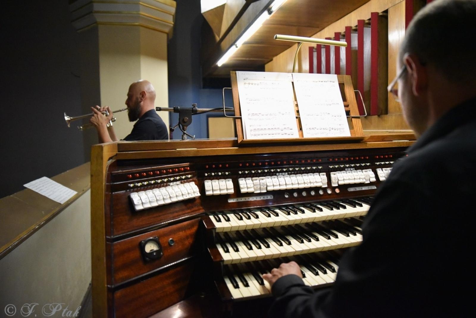 Zdjęcie w galerii na portalu naszraciborz.pl: Muzyka organowa i trąbka na XXXVII Dniach Muzyki Organowej i Kameralnej im. H. Klai – relacja z koncertu wiadomości z regionu