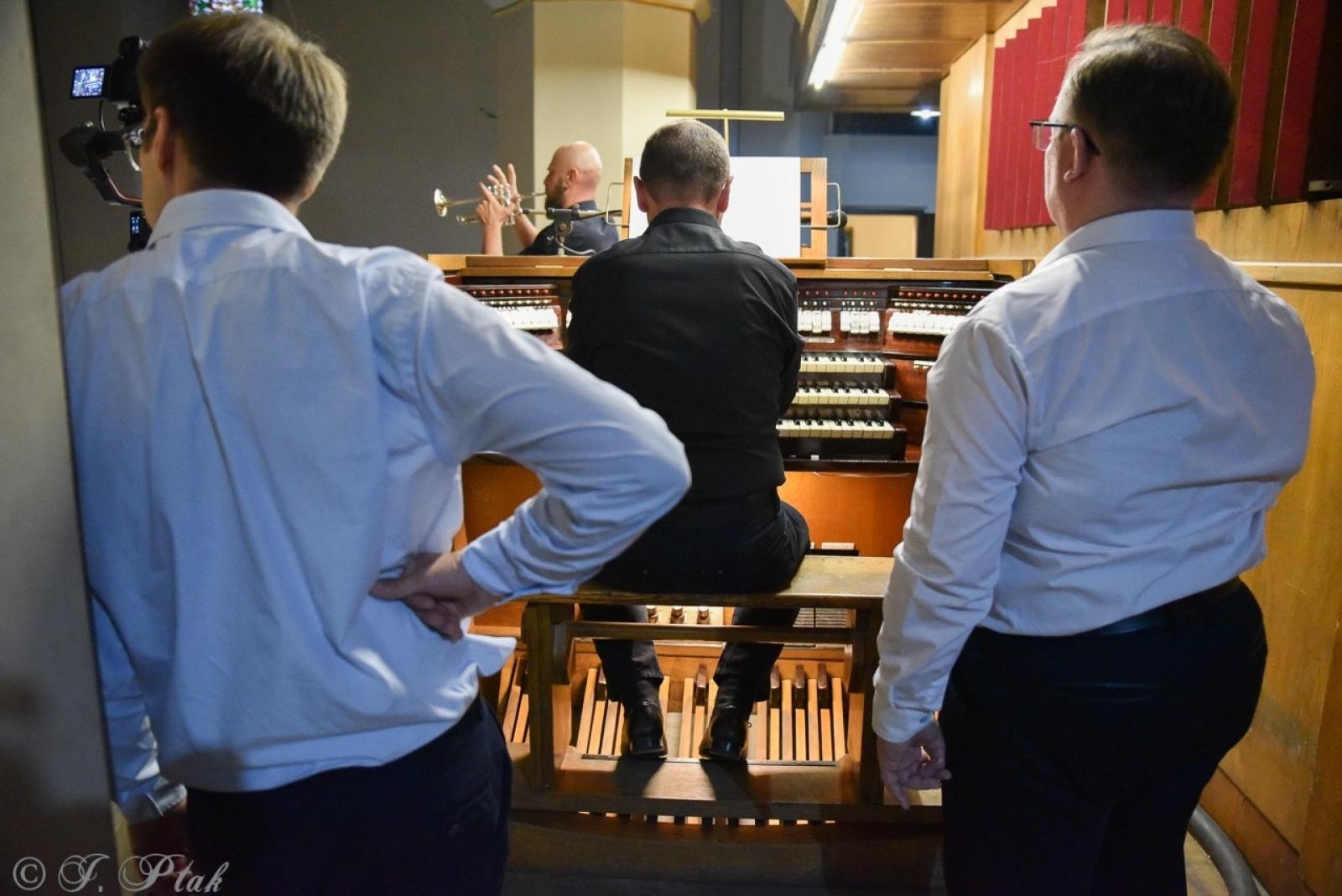 Zdjęcie w galerii na portalu naszraciborz.pl: Muzyka organowa i trąbka na XXXVII Dniach Muzyki Organowej i Kameralnej im. H. Klai – relacja z koncertu wiadomości z regionu