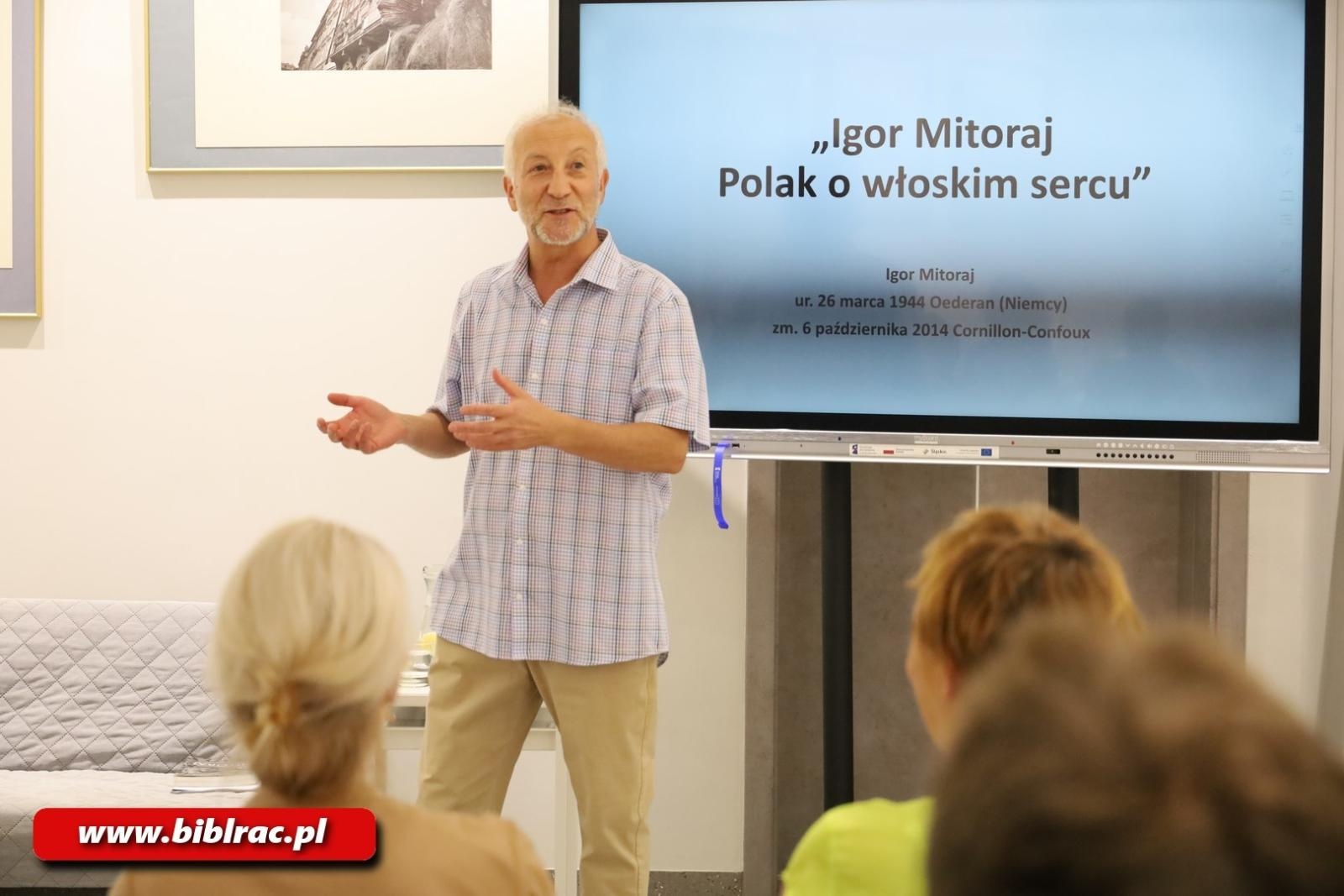 Zdjęcie w galerii na portalu naszraciborz.pl: Mitoraj w Krakowie… Mitoraj w Raciborzu. W bibliotece otwarto nową wystawę wiadomości z regionu