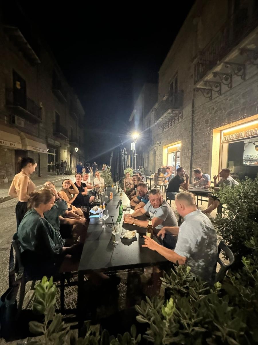 Zdjęcie w galerii na portalu naszraciborz.pl: Setny zagraniczny wyjazd zespołu Raciborzanie. Tym razem celem Sycylia wiadomości z regionu