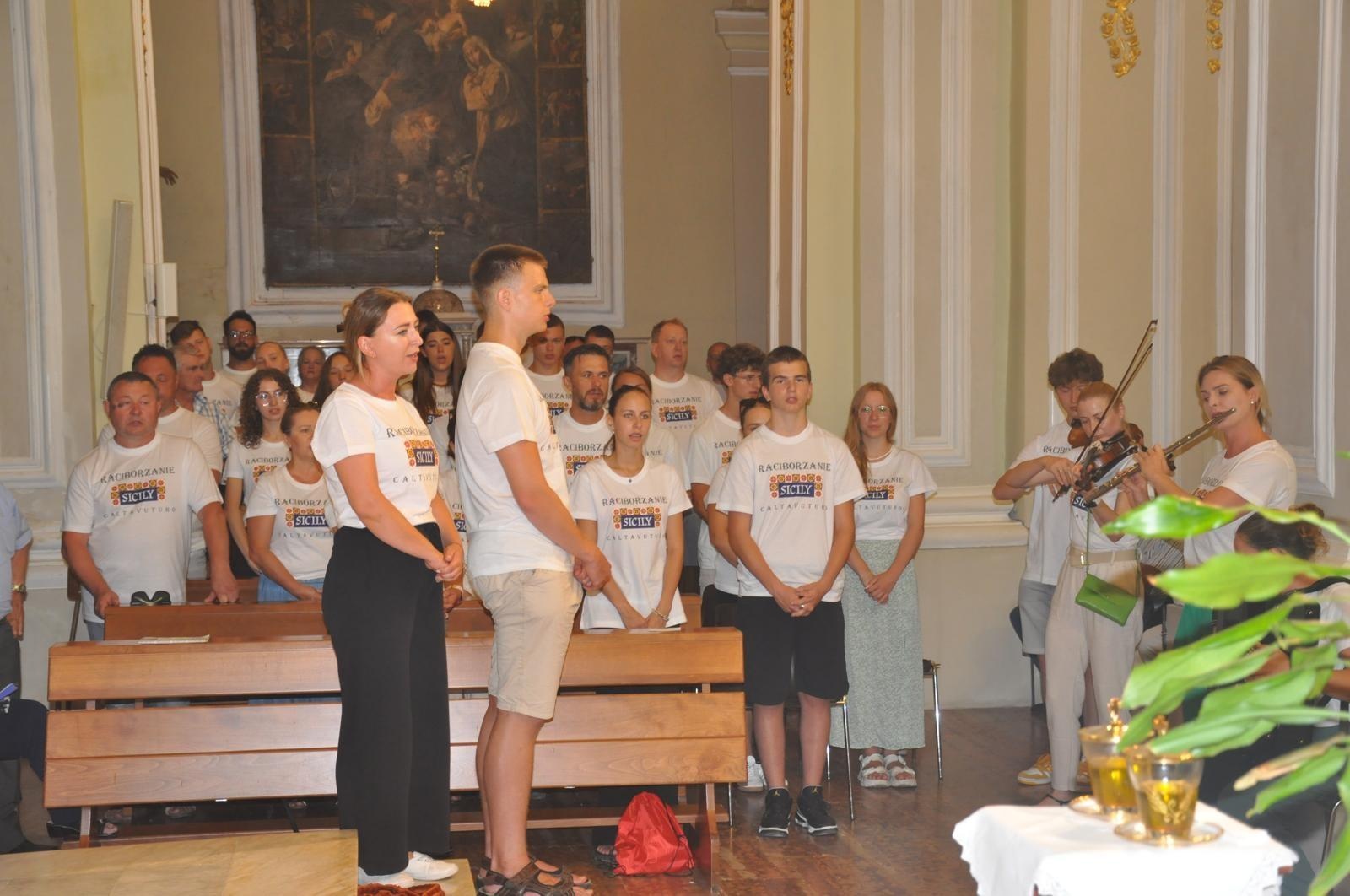 Zdjęcie w galerii na portalu naszraciborz.pl: Setny zagraniczny wyjazd zespołu Raciborzanie. Tym razem celem Sycylia wiadomości z regionu