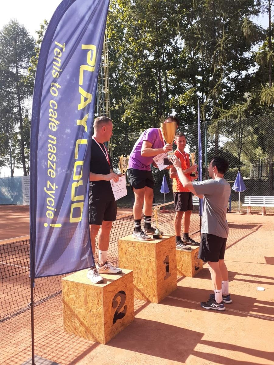 Zdjęcie w galerii na portalu naszraciborz.pl: Strażacka rywalizacja w tenisie. Komendant z Raciborza na podium wiadomości z regionu